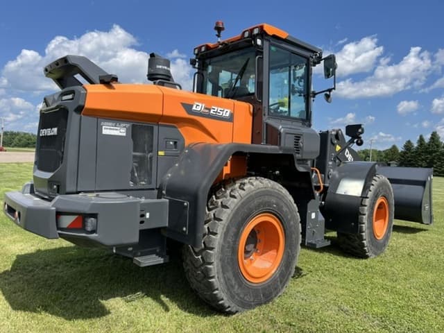 Image of Develon DL250-7 equipment image 3