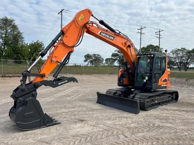 Image of Develon DX140LCR-7 equipment image 1