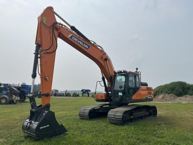 Image of Develon DX225LC-7 equipment image 1