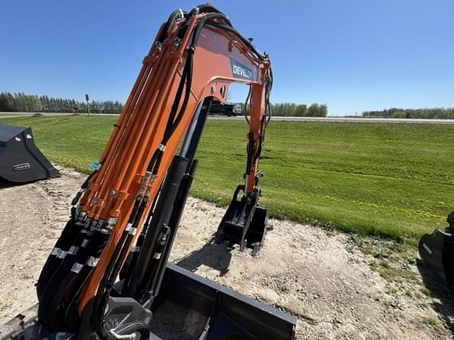 Image of Develon DX35Z-7 equipment image 4