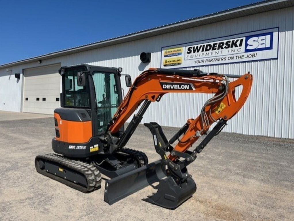 2025 Develon DX35Z-7 Equipment Image0