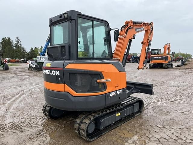 Image of Develon DX42-7 equipment image 3