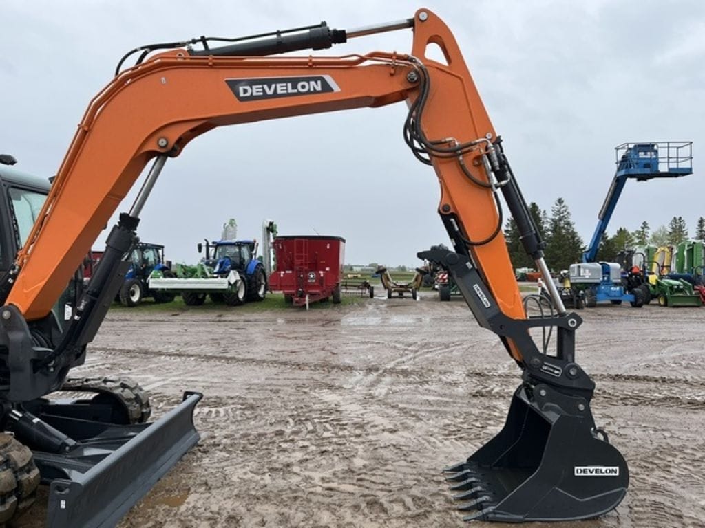 2025 Develon DX89R-7 Equipment Image0