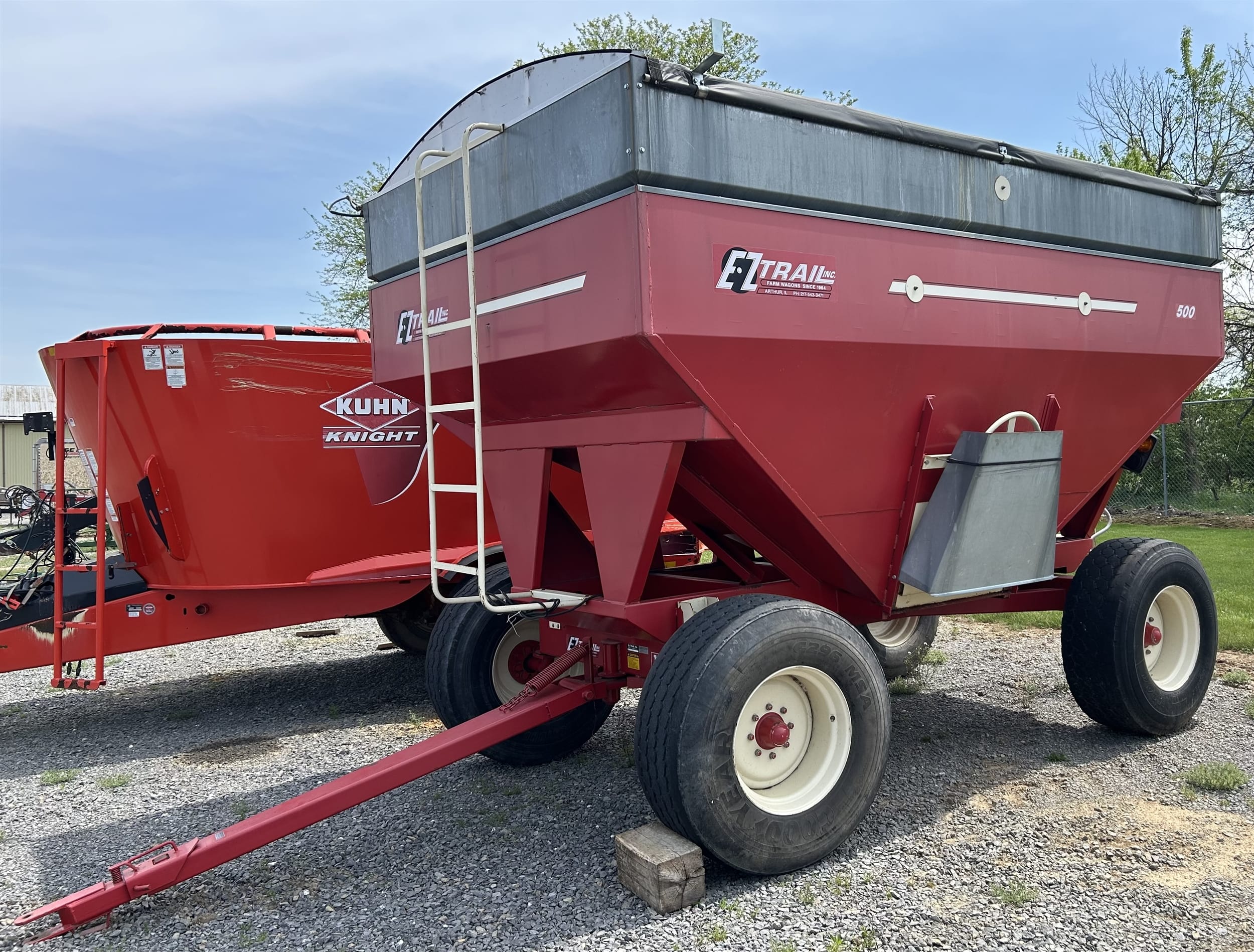 2012 E-Z Trail 500 Equipment Image0