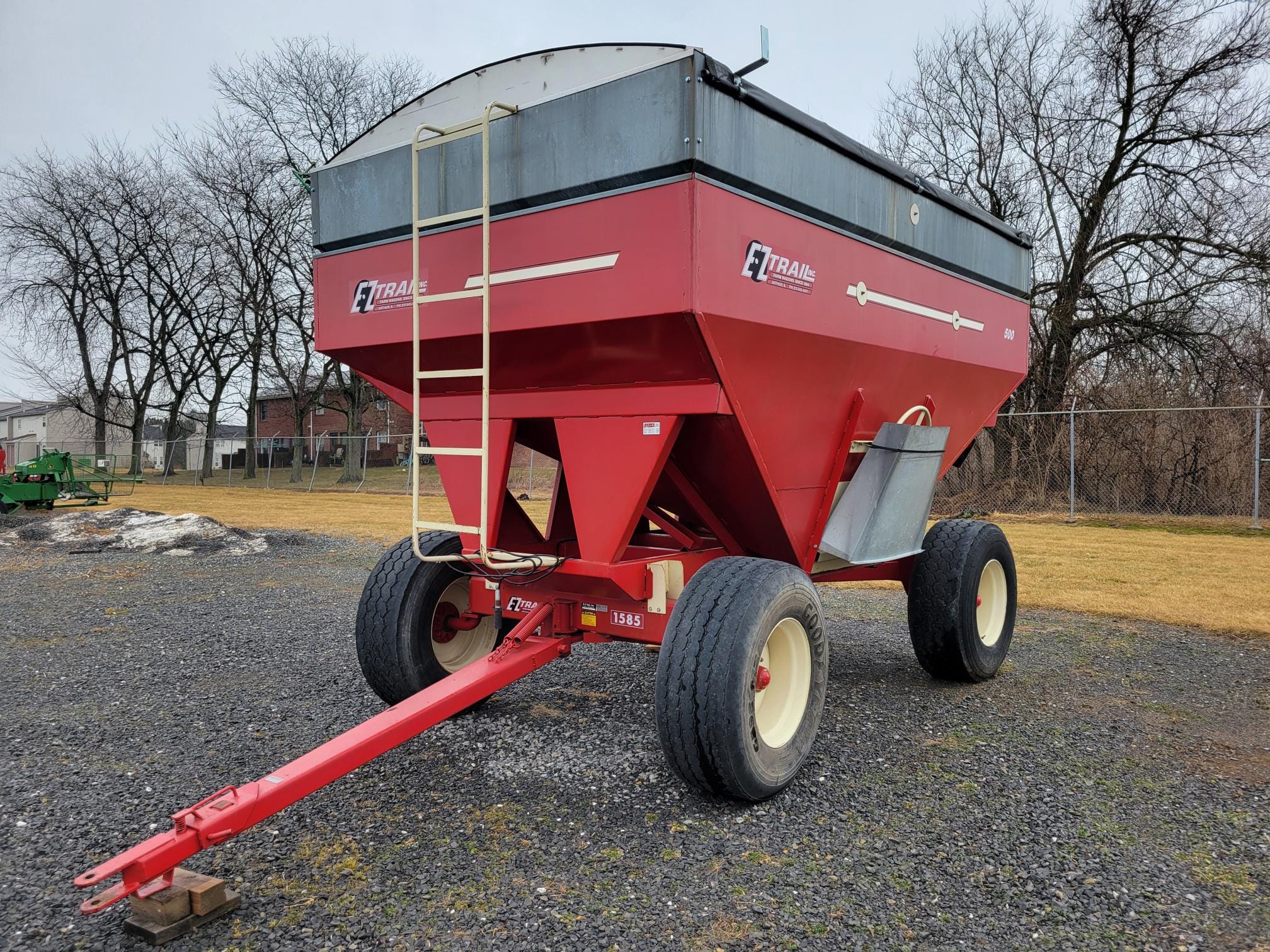 2012 E-Z Trail 500 Equipment Image0