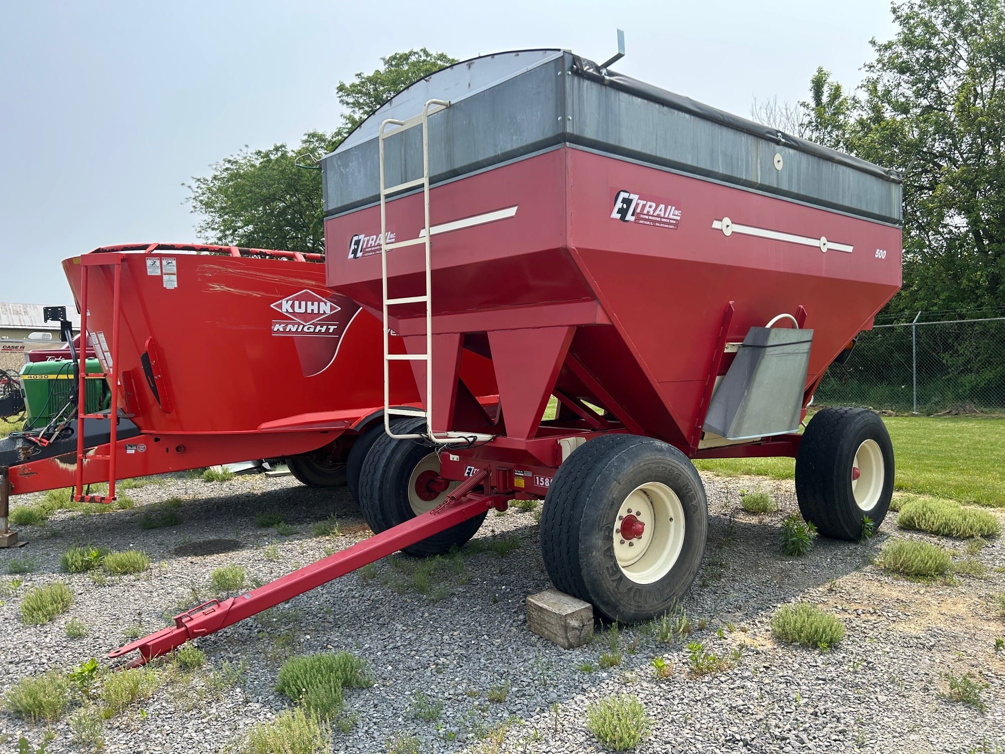 2012 E-Z Trail 500 Equipment Image0