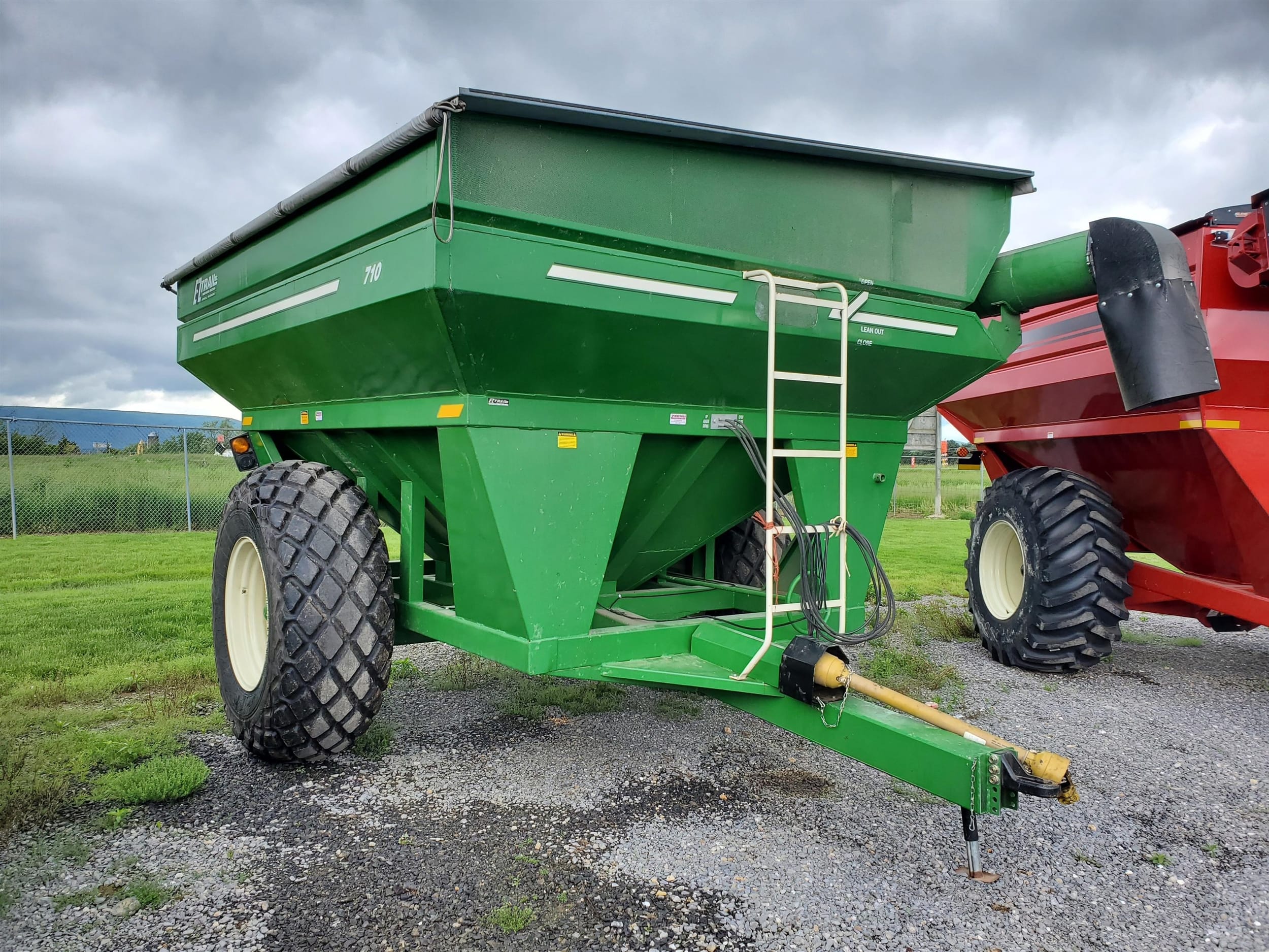 2019 E-Z Trail 710 Equipment Image0