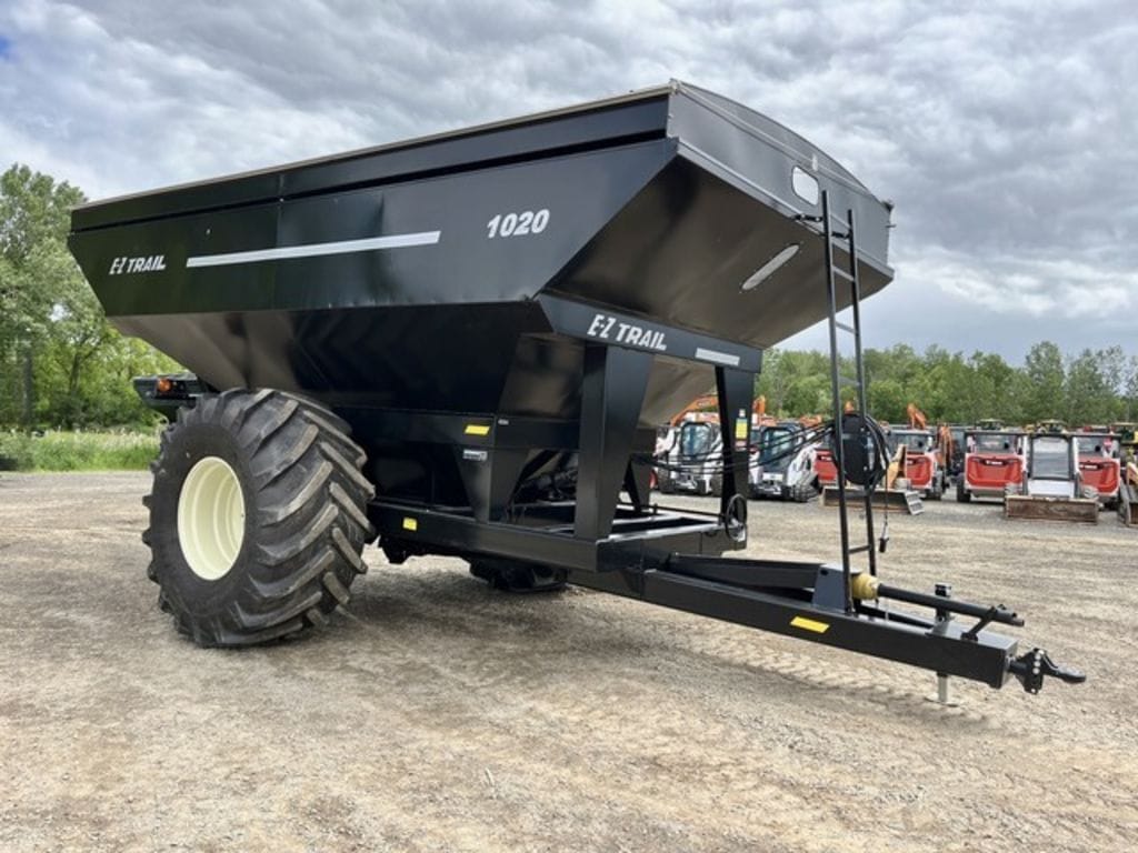 2023 E-Z Trail 1020 Equipment Image0