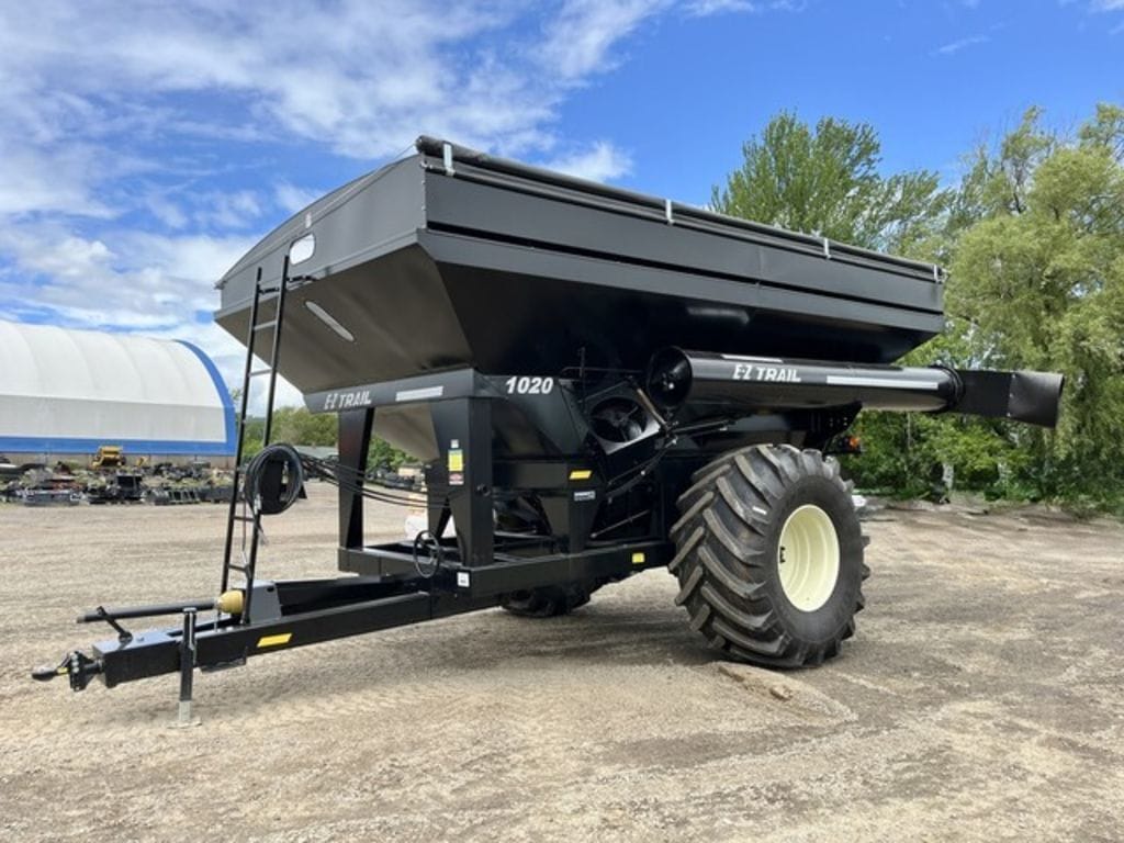 2024 E-Z Trail 1020 Equipment Image0