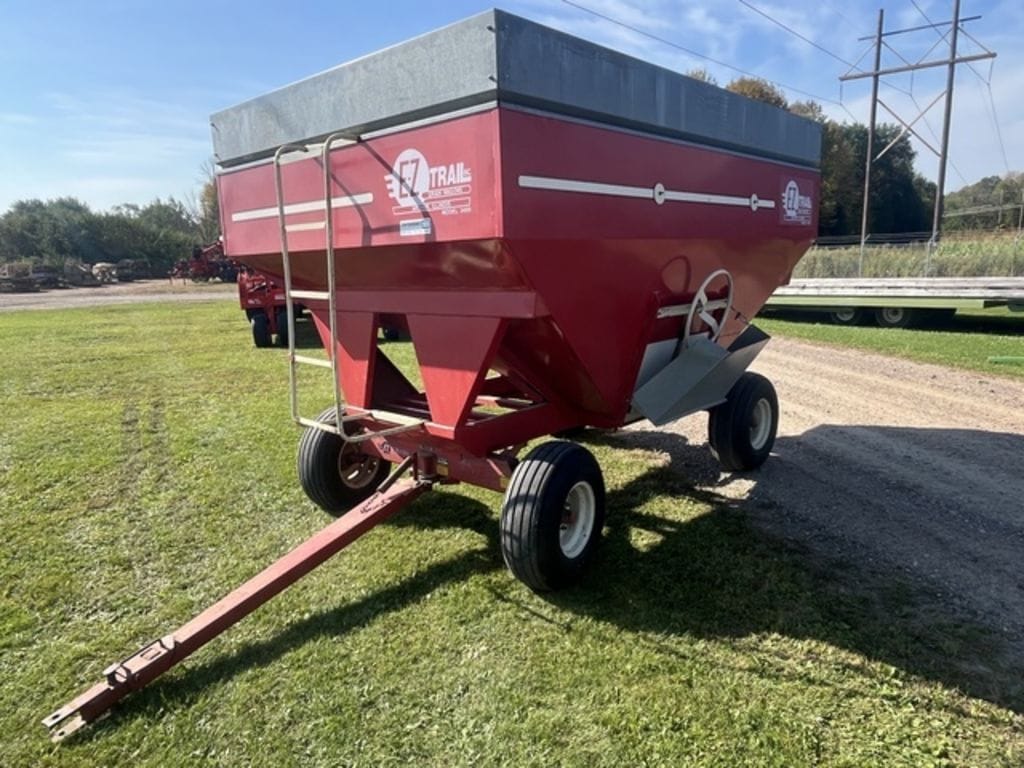 E-Z Trail 3400 Equipment Image0