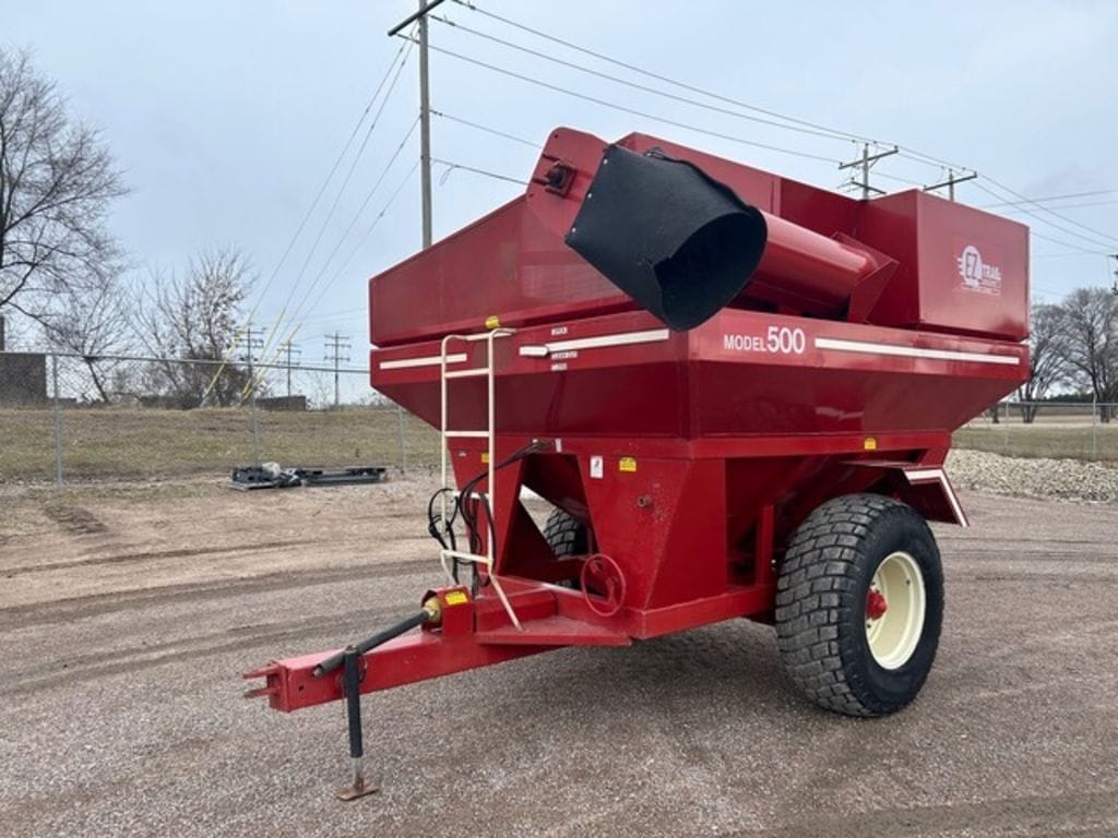 2024 E-Z Trail 500 Equipment Image0