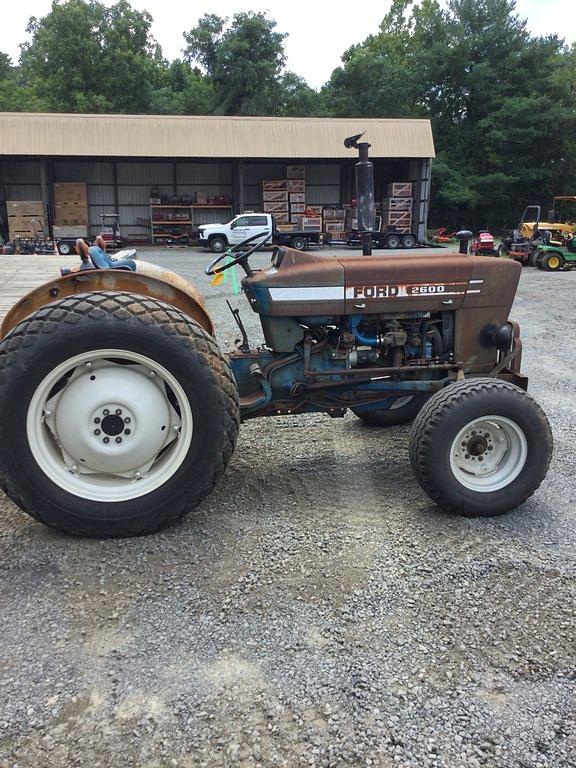 Image of Ford 2600 equipment image 3