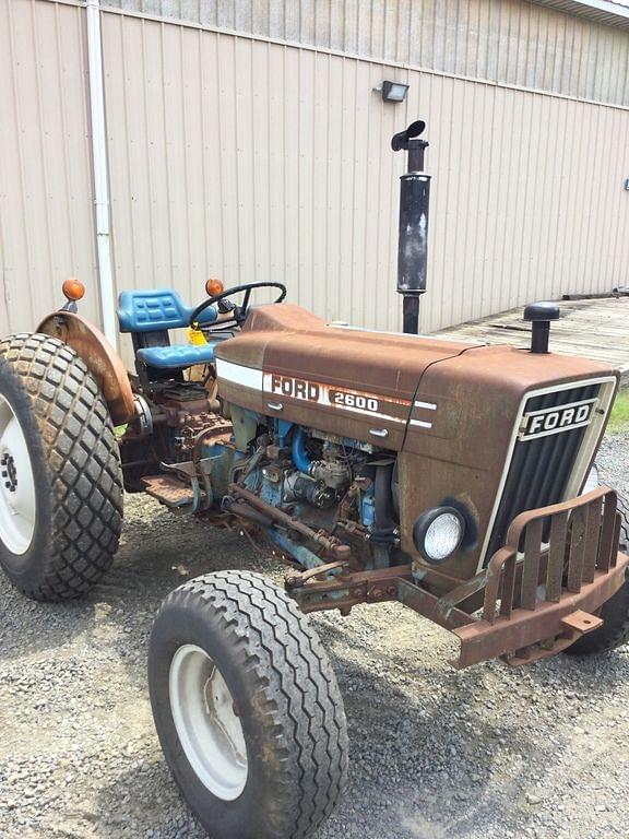 Image of Ford 2600 equipment image 4