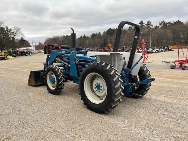 Image of Ford 3930 equipment image 4