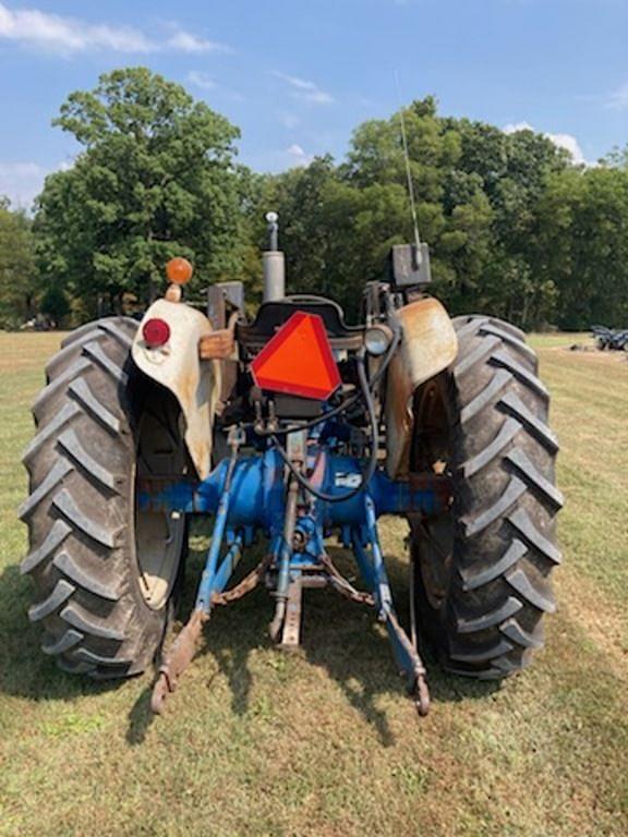 Image of Ford 4000 equipment image 2