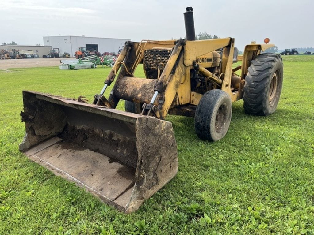Ford 545 Equipment Image0