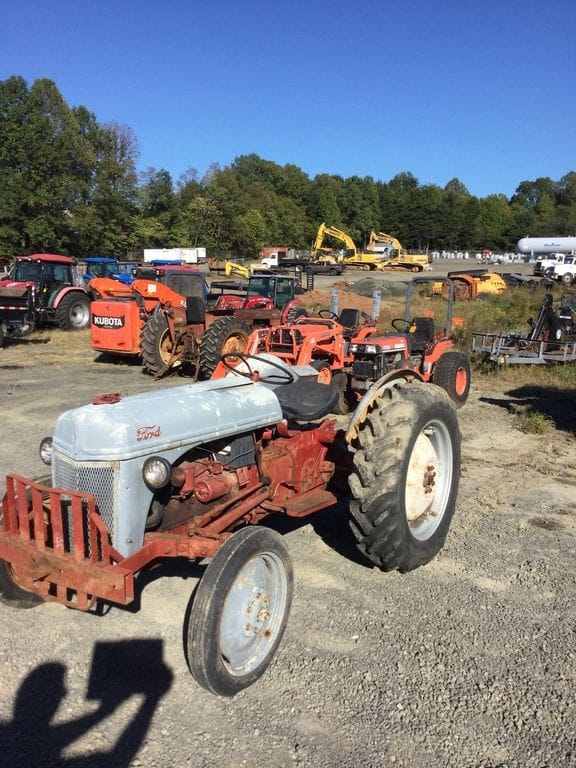 Ford 8N Equipment Image0