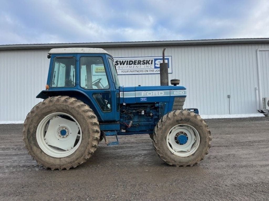 Main image Ford 8210