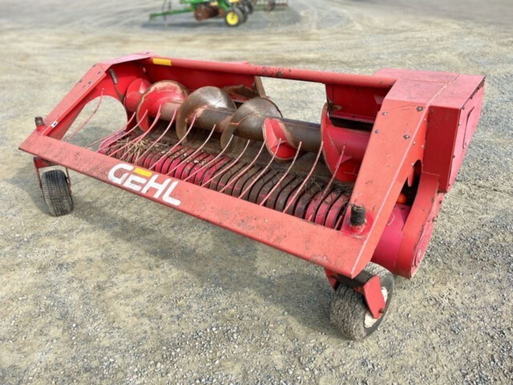 Gehl 1240 Equipment Image0