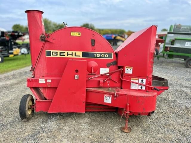 Image of Gehl 1540 equipment image 4