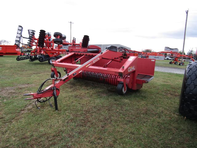 Image of Gehl 2109 equipment image 3