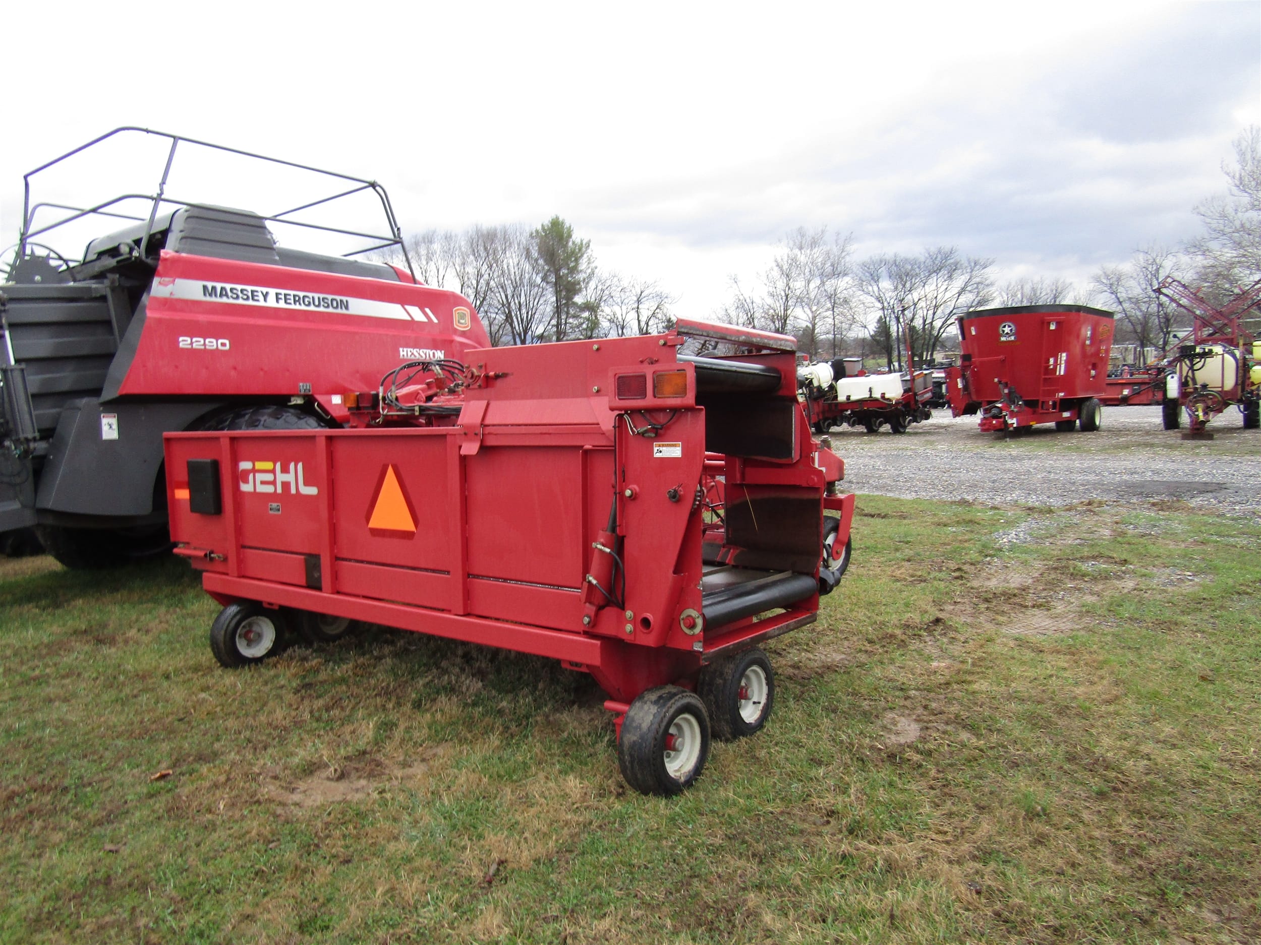 Gehl 2109 Equipment Image0