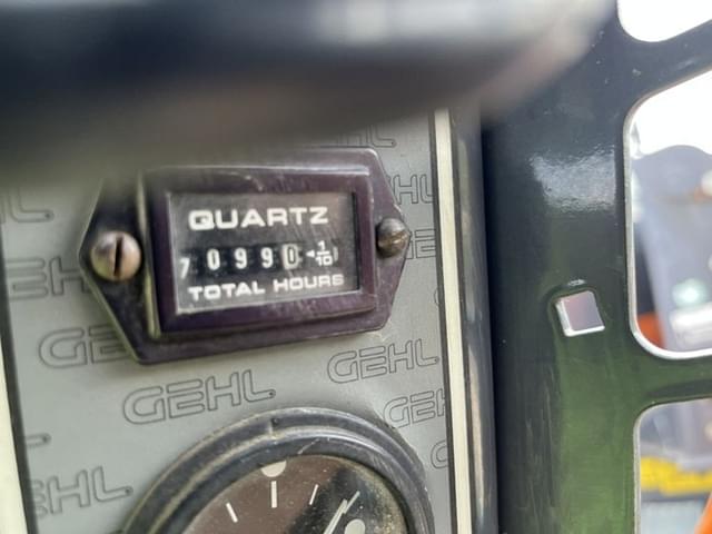 Image of Gehl 7810 equipment image 4