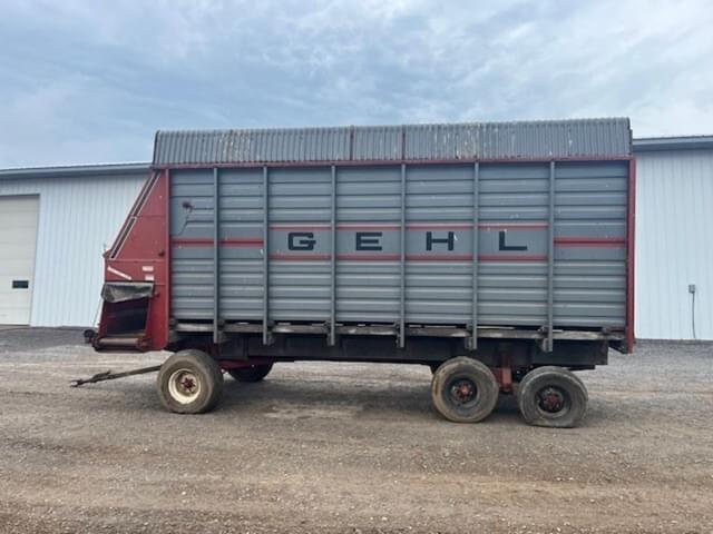 Image of Gehl 970 equipment image 2