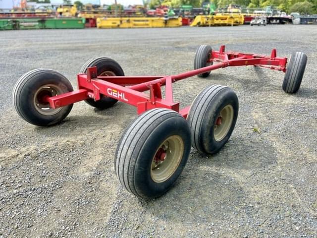 Image of Gehl G1268 equipment image 4