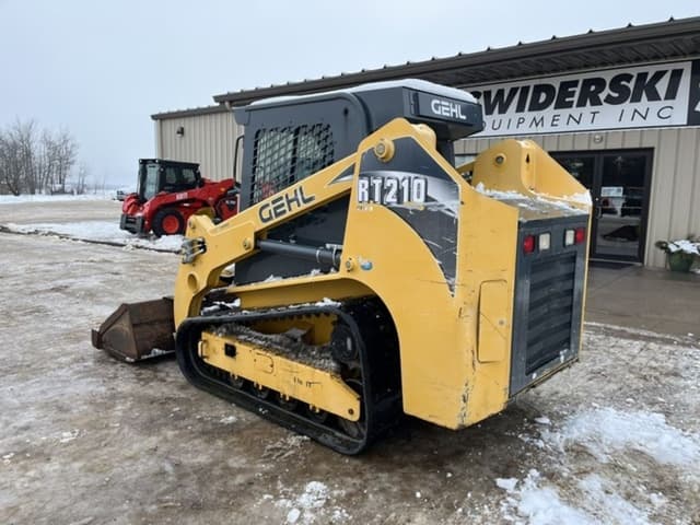 Image of Gehl RT210 equipment image 2