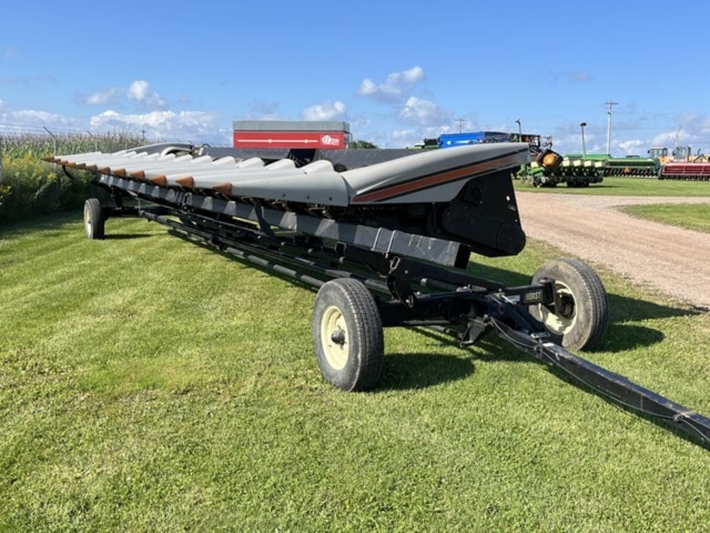 Gleaner 1230 Equipment Image0