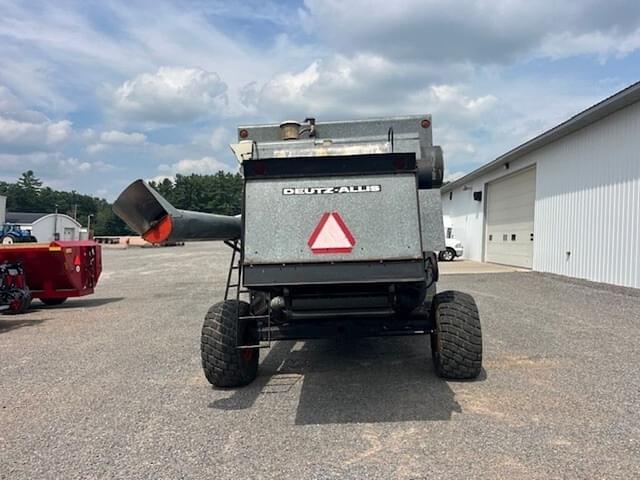 Image of Gleaner L3 equipment image 3