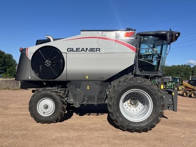 Image of Gleaner S97 equipment image 3