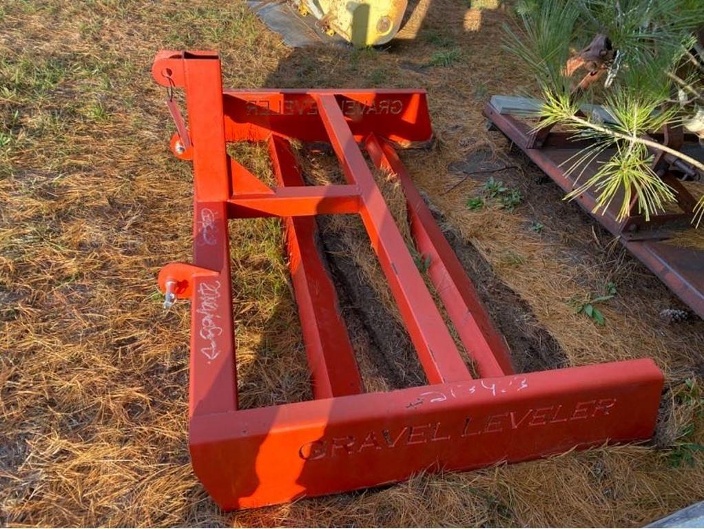 Image of Undetermined Gravel Leveler Primary image