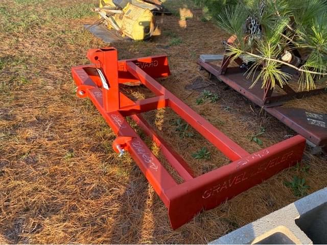 Image of Undetermined Gravel Leveler equipment image 1