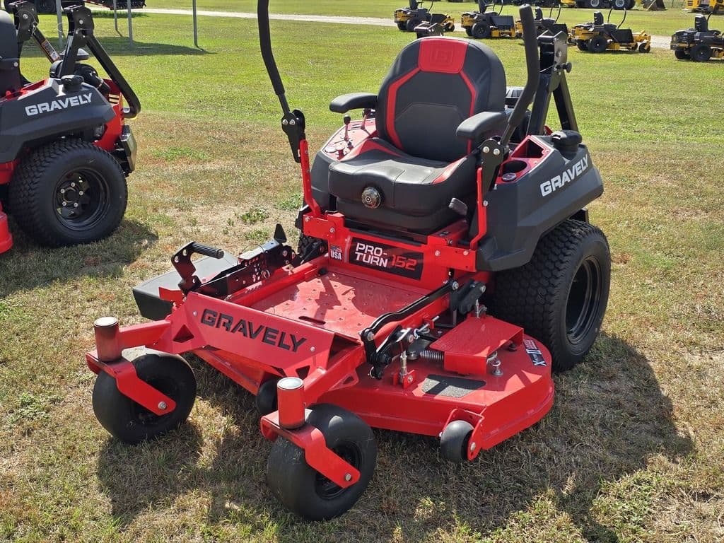 Image of Gravely Pro-Turn 152 Image 1