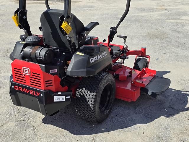 Image of Gravely Pro-Turn 160 equipment image 2