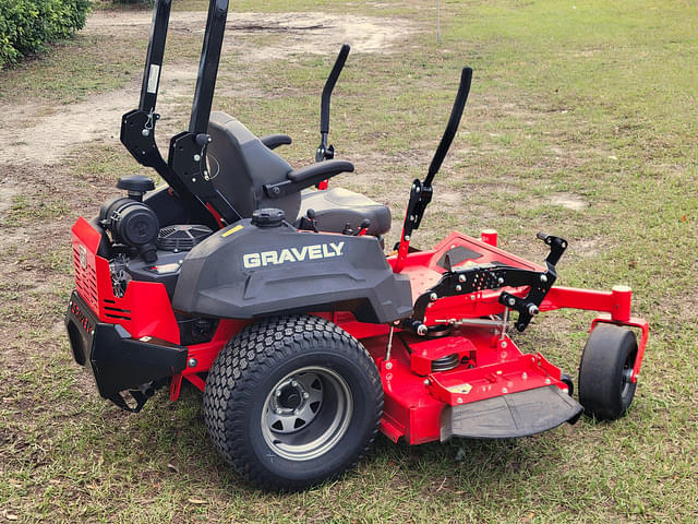 Image of Gravely Pro-Turn 260 equipment image 2