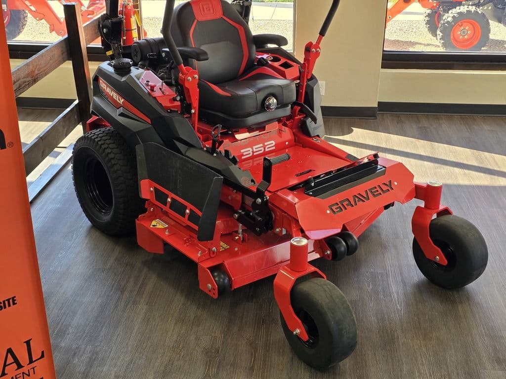 Image of Gravely Pro-Turn 352 Image 1