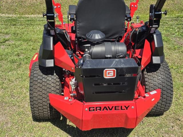 Image of Gravely Pro-Turn 352 equipment image 2