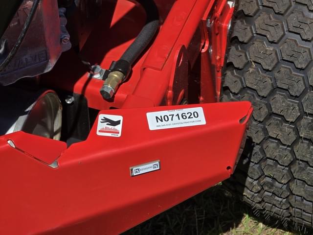 Image of Gravely Pro-Turn 352 equipment image 4