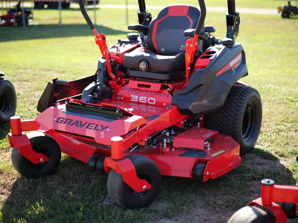 Image of Gravely Pro-Turn 360 Image 1