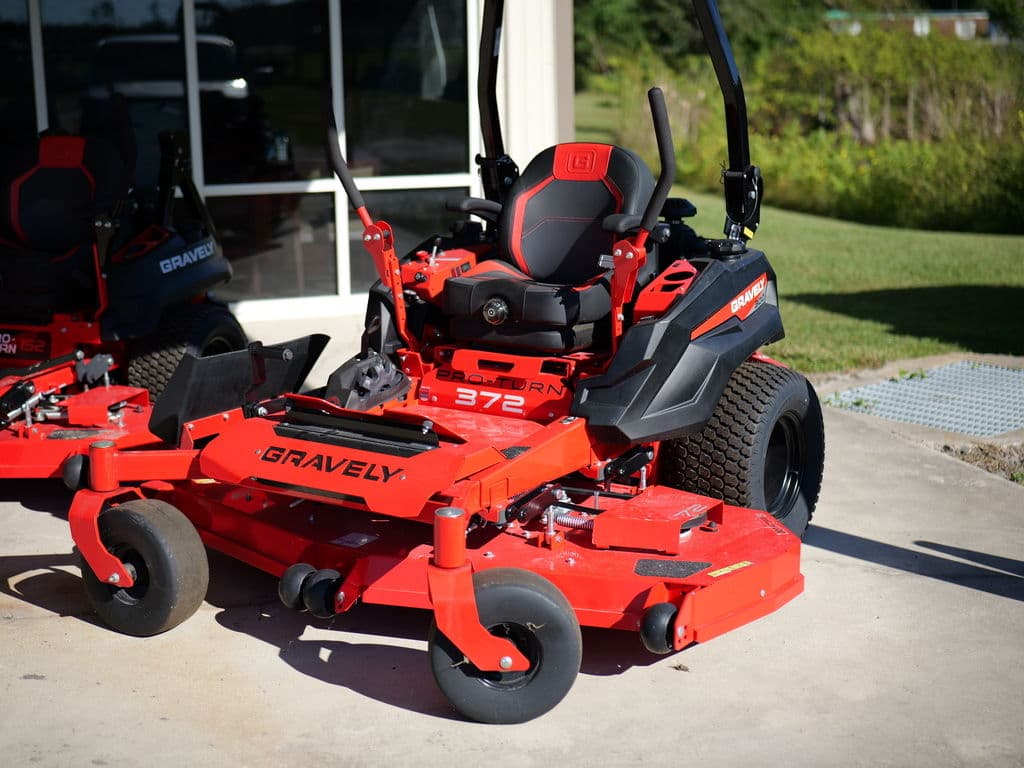 Image of Gravely Pro-Turn 372 Image 0
