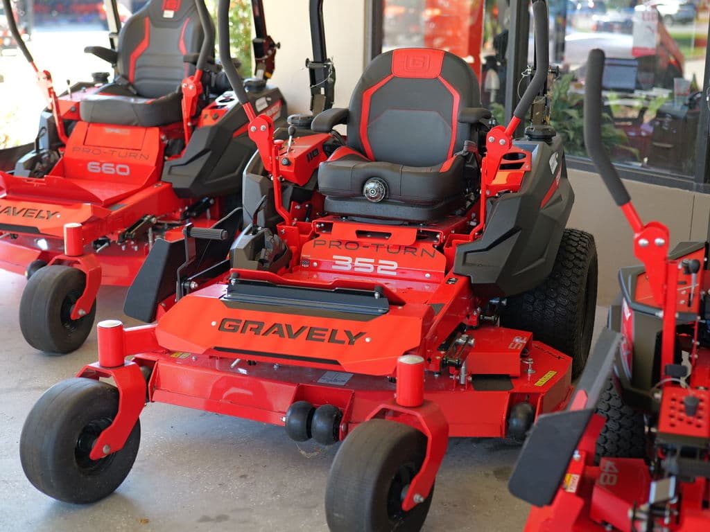 Image of Gravely Pro-Turn 352 Image 1