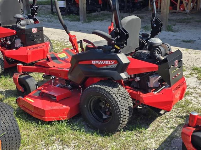 Image of Gravely Pro-Turn 372 equipment image 2