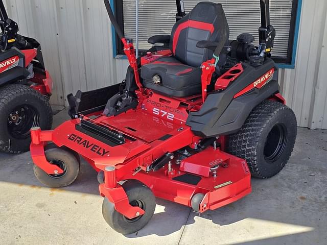 Image of Gravely Pro-Turn 560 equipment image 1