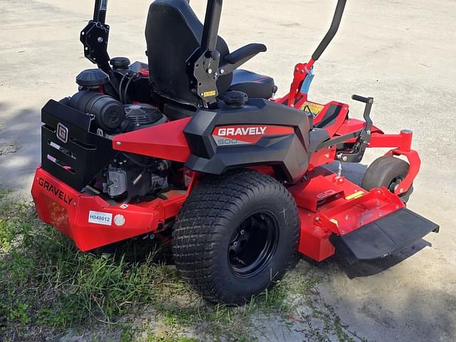 Image of Gravely Pro-Turn 560 equipment image 2