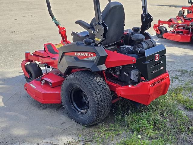 Image of Gravely Pro-Turn 560 equipment image 3