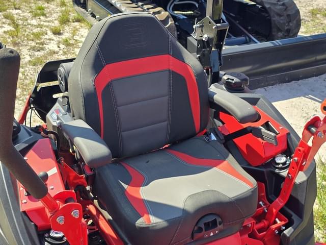 Image of Gravely Pro-Turn 560 equipment image 4