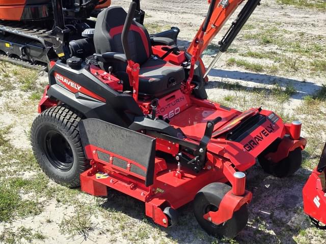 Image of Gravely Pro-Turn 560 equipment image 1